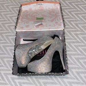 Women’s Bordello Size 11 silver Dazzled heels